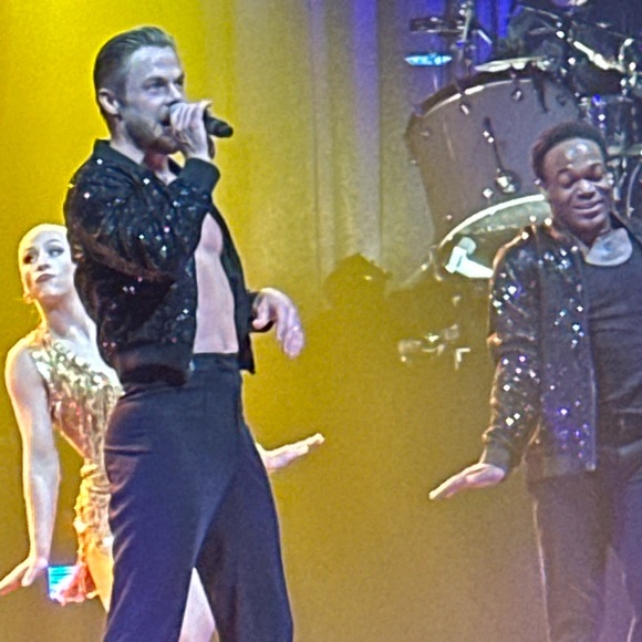 TONIGHT MY HUSBAND & I WENT & SAW SYMPHONY OF DANCE WITH DEREK & HAYLEY HOUGH💝 - Picture 8 of 12